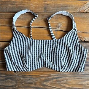 Athleta Seersucker Striped Swim Top size 36D/DD